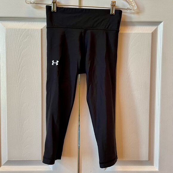 UNDER ARMOUR BLACK CAPRI WORK OUT PANTS SIZE XS - Picture 1 of 4
